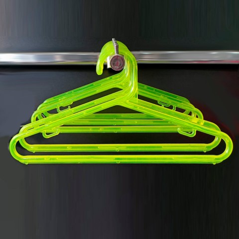 Cabide infantil colorido.