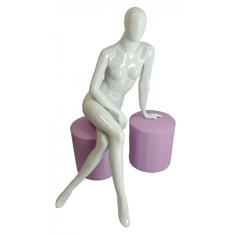 Manequim feminino sentado mão de apoio